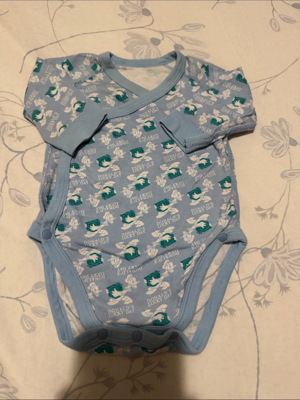⭐️Uniqlo Baby Donald Duck Sidesnap Long Sleeve Bodysuit (Size: 0-3M)